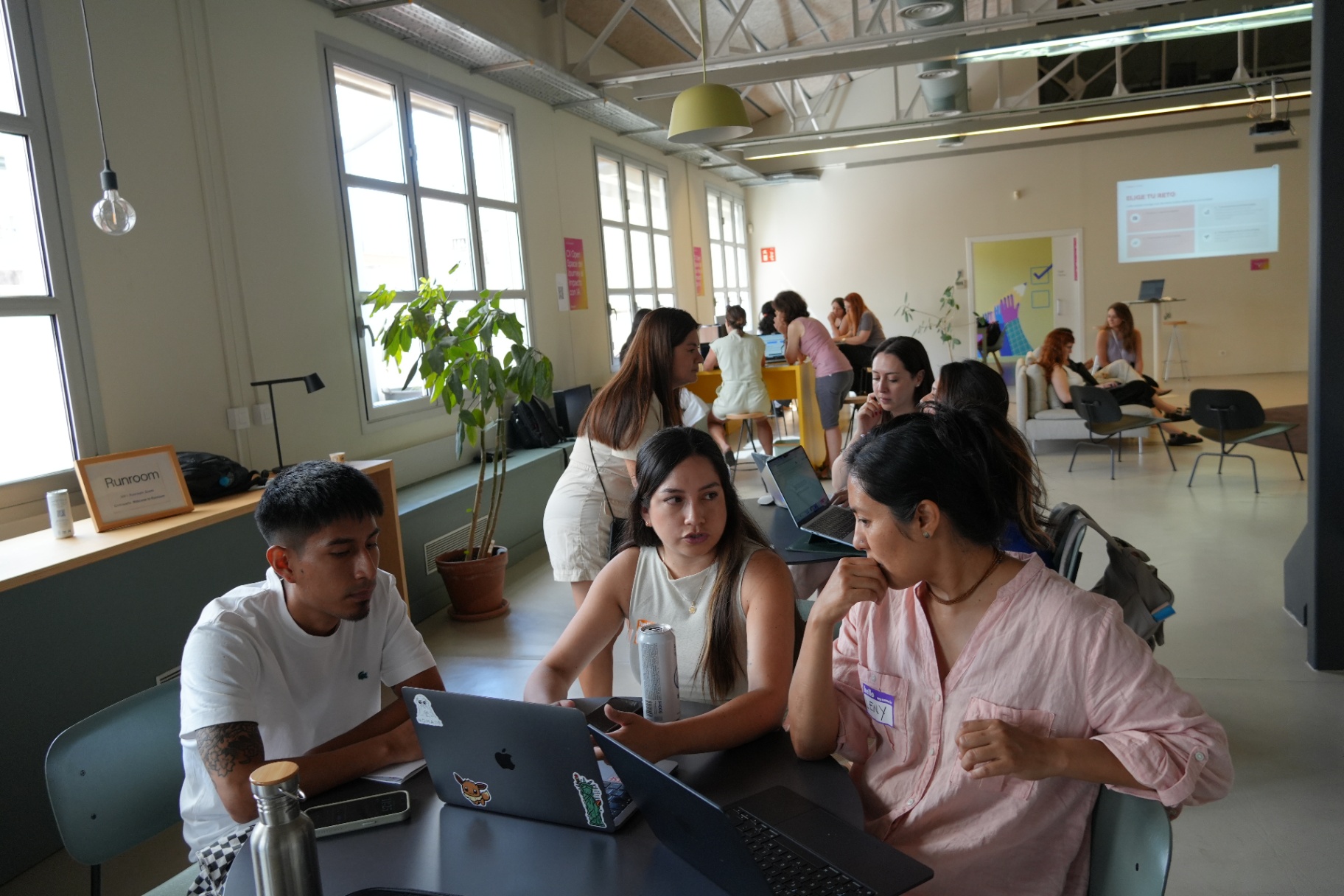 Team collaborating during the session at Runroom