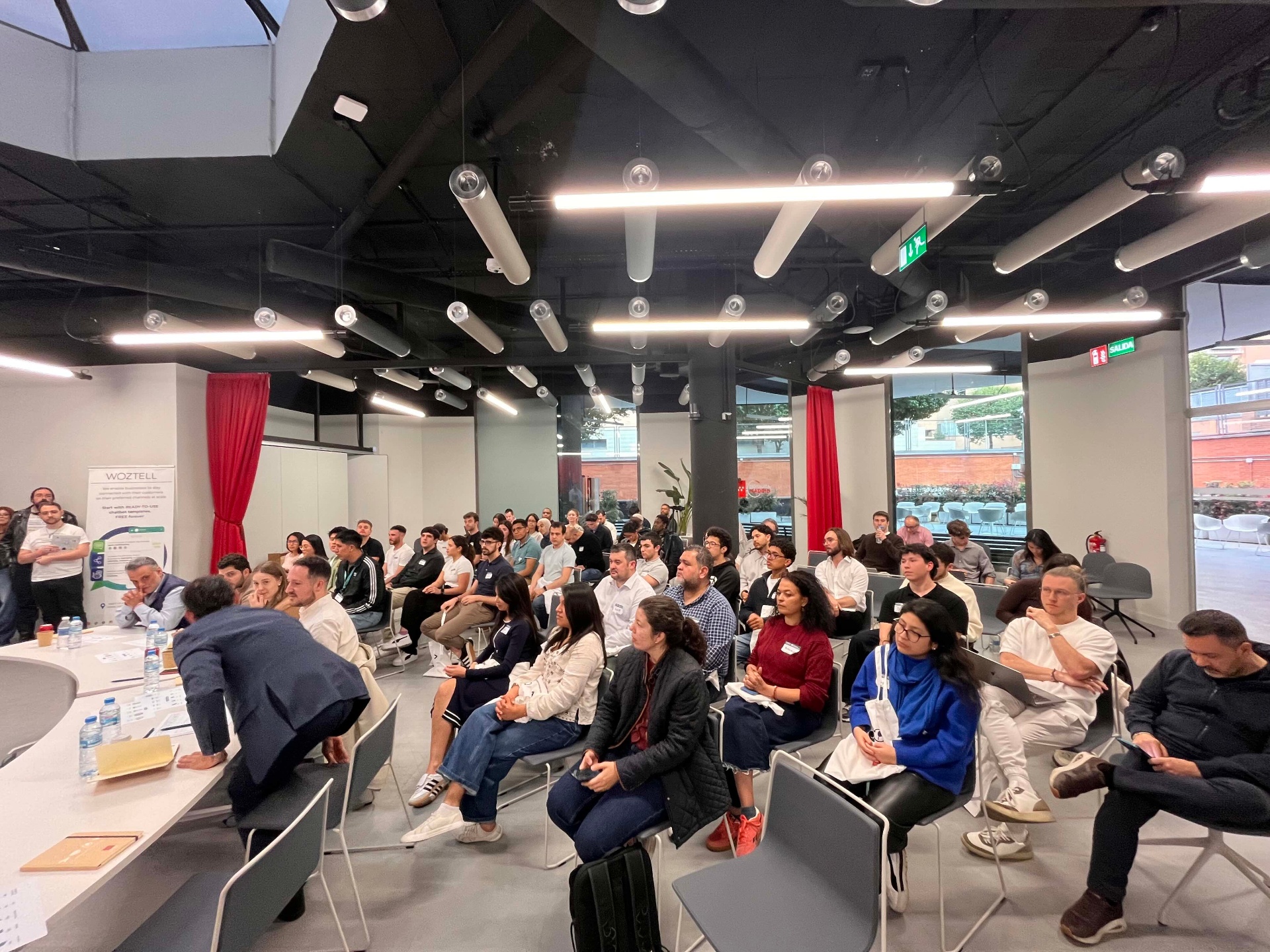 Hackathon WhatsApp + IA para Administraciones Públicas: La Revancha — Investor Edition - foto 2