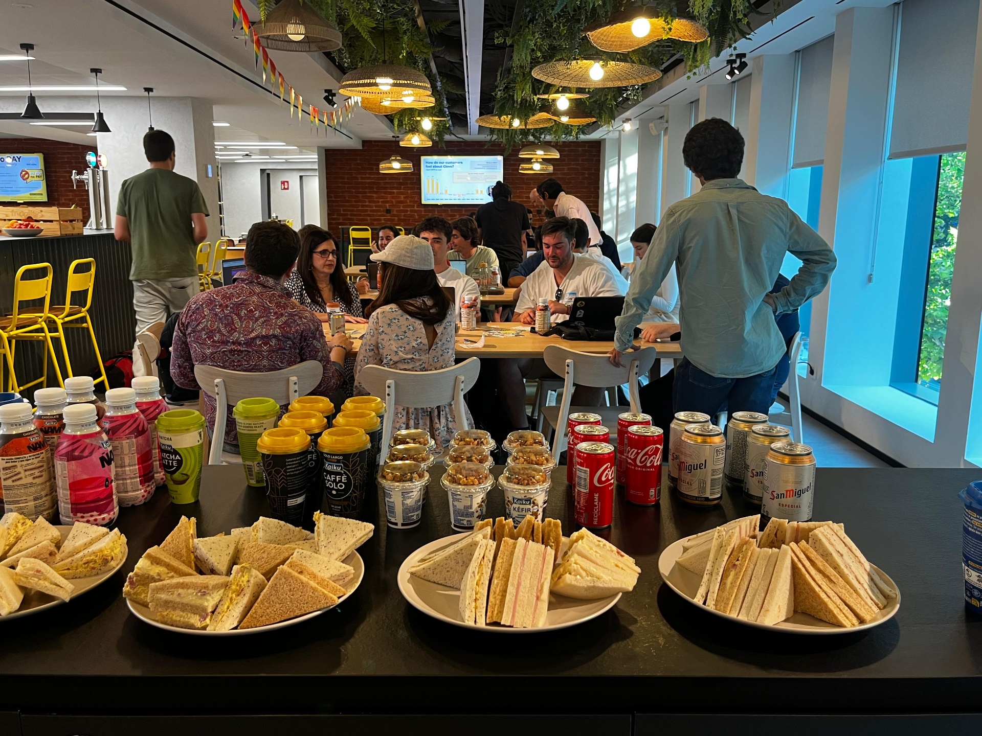 Catering and participants at Glovo